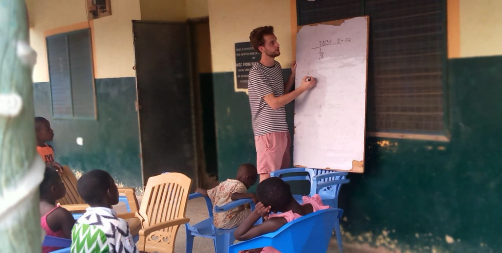 volunteering teaching in ghana